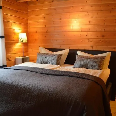 Ferienhaus In Meiserich Mit Grill, Garten Und Terrasse 펜션 *